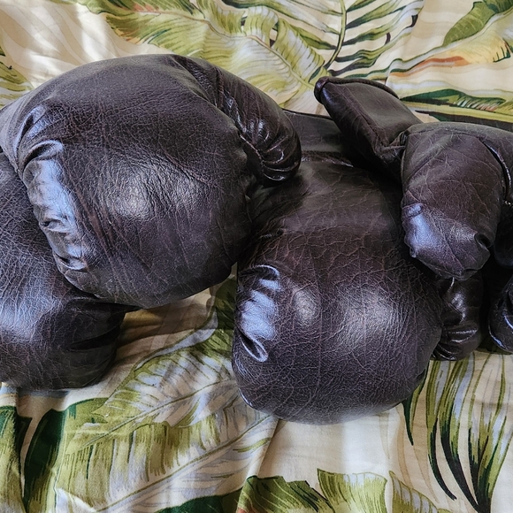 Vintage Boxing Gloves 2 pairs - Picture 5 of 7